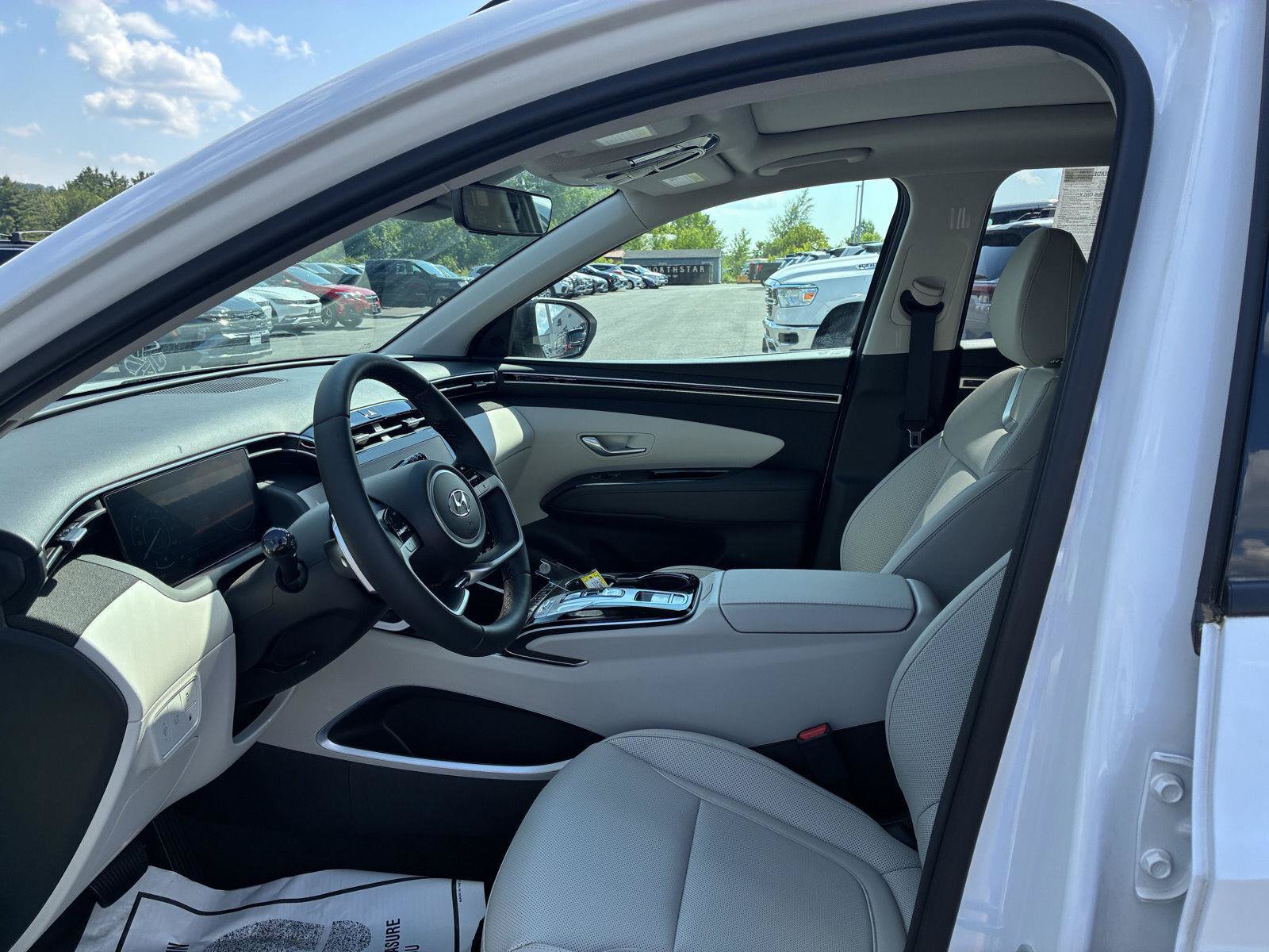 Used 2024 Hyundai Tucson Limited AWD/4WD image 19