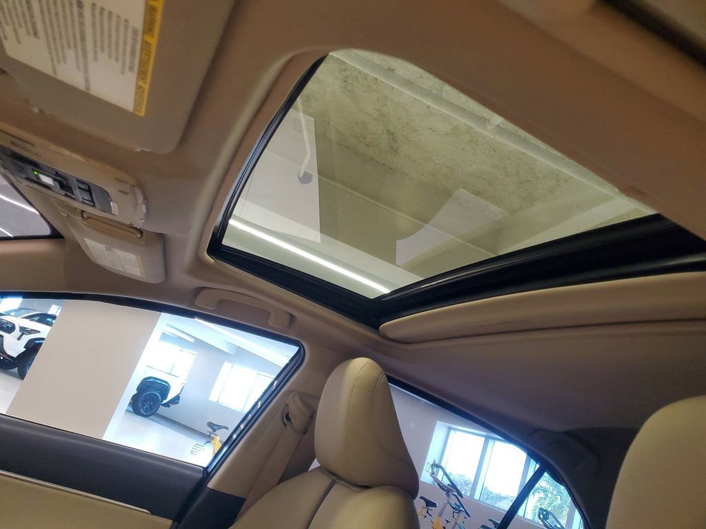 Used 2024 Toyota Camry LE w/ Convenience Package image 16