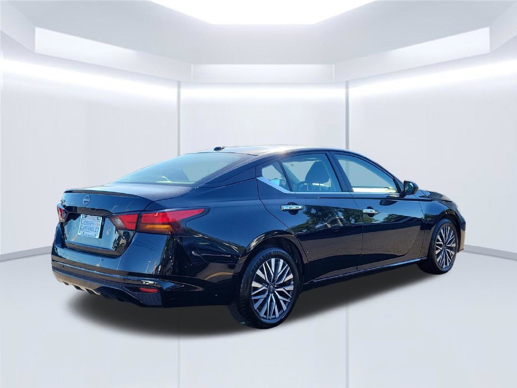 Used 2025 Nissan Altima 2.5 SV FWD image 5