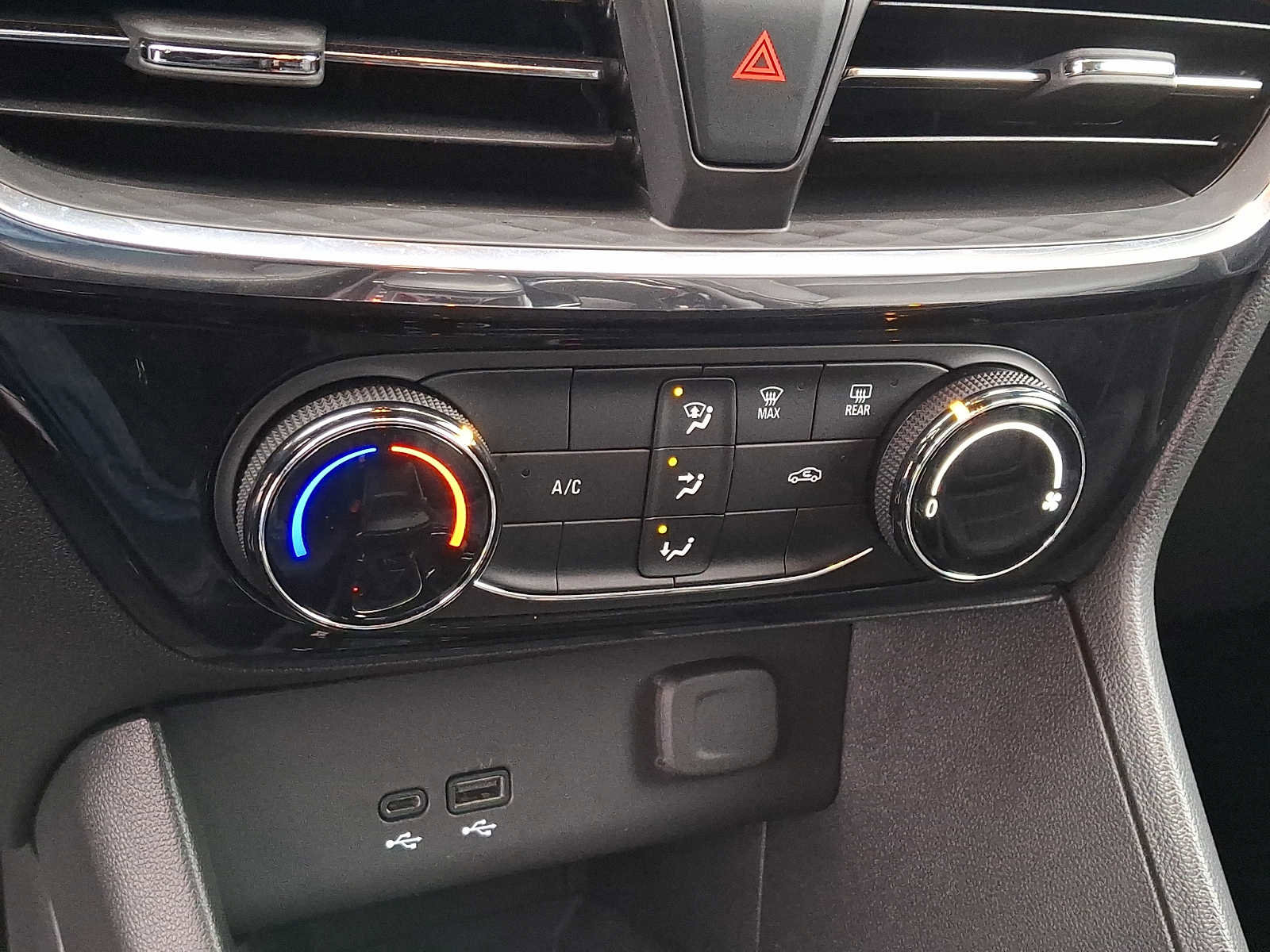 Used 2024 Buick Encore GX Sport Touring image 16