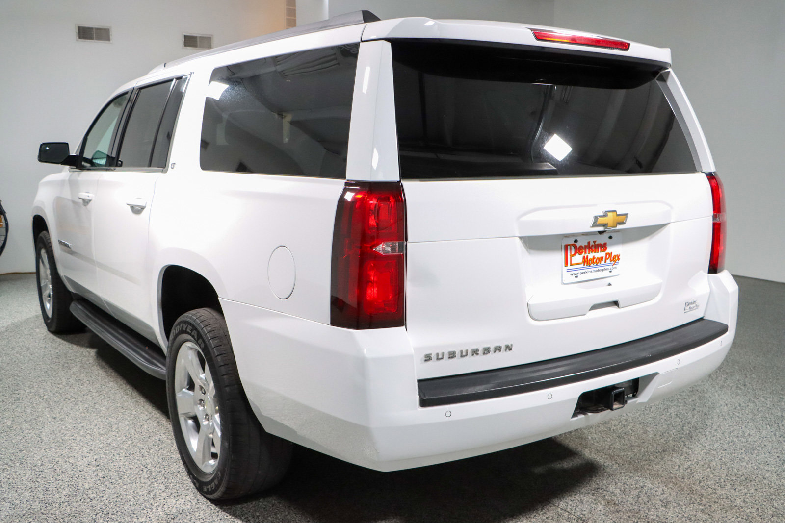 Used 2018 Chevrolet Suburban LT image 9