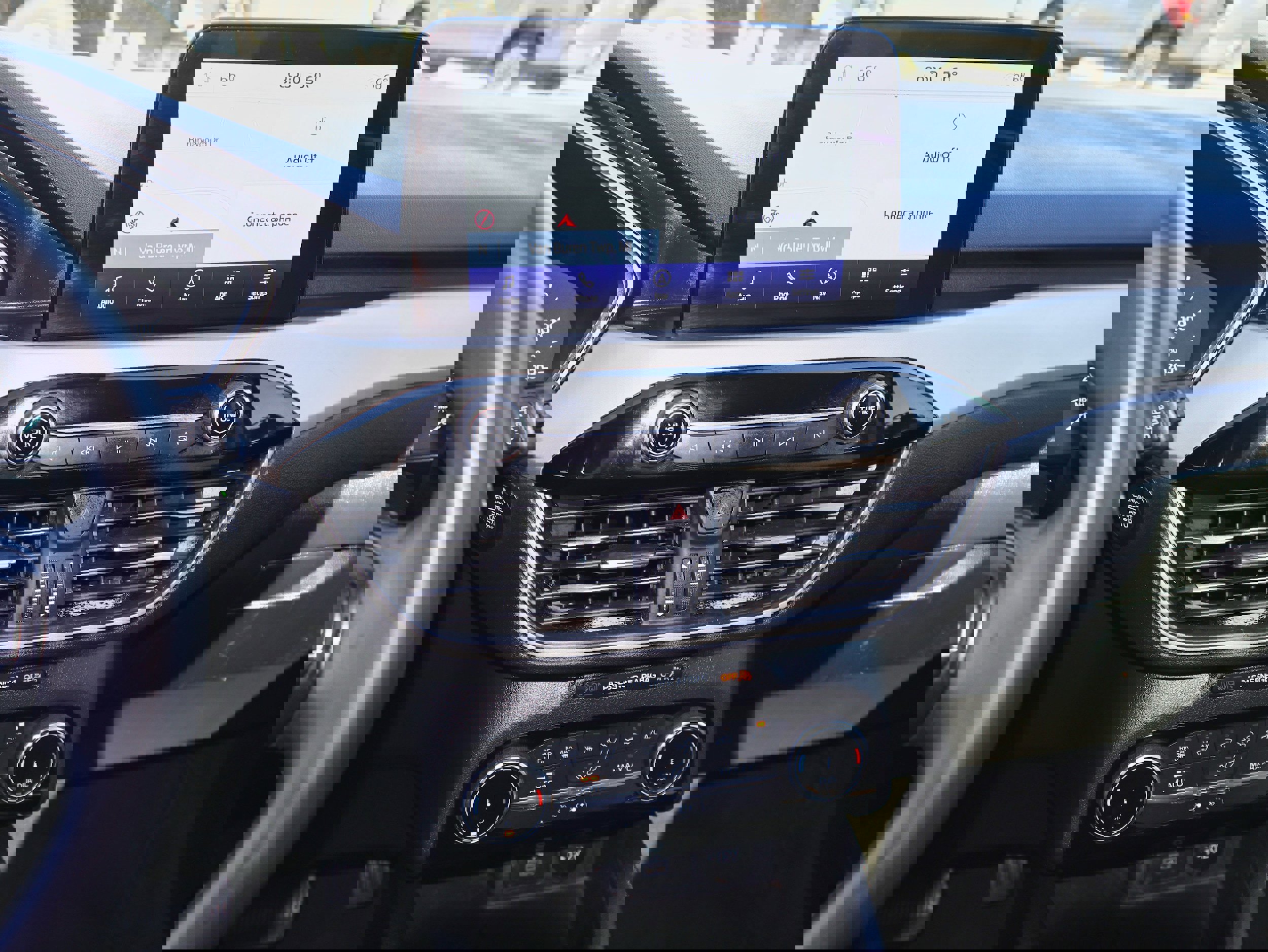 Used 2022 Ford Escape SE w/ SE Sport Appearance Package image 17