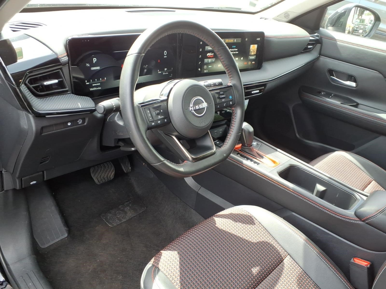 Used 2025 Nissan Kicks SR FWD image 13