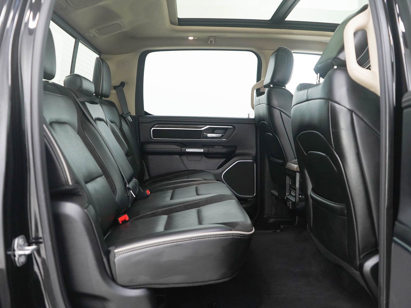 Used 2019 RAM 1500 Laramie image 13