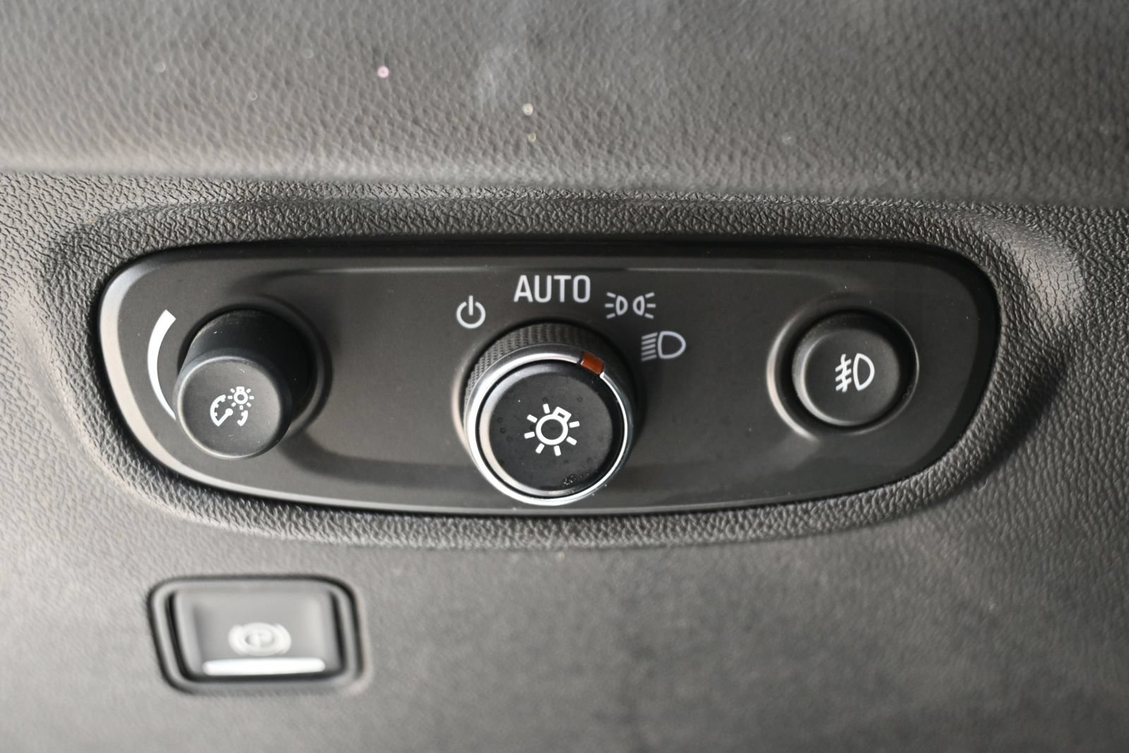 Used 2021 GMC Terrain SLT w/ LPO, 'HIT The Road' Package FWD image 11
