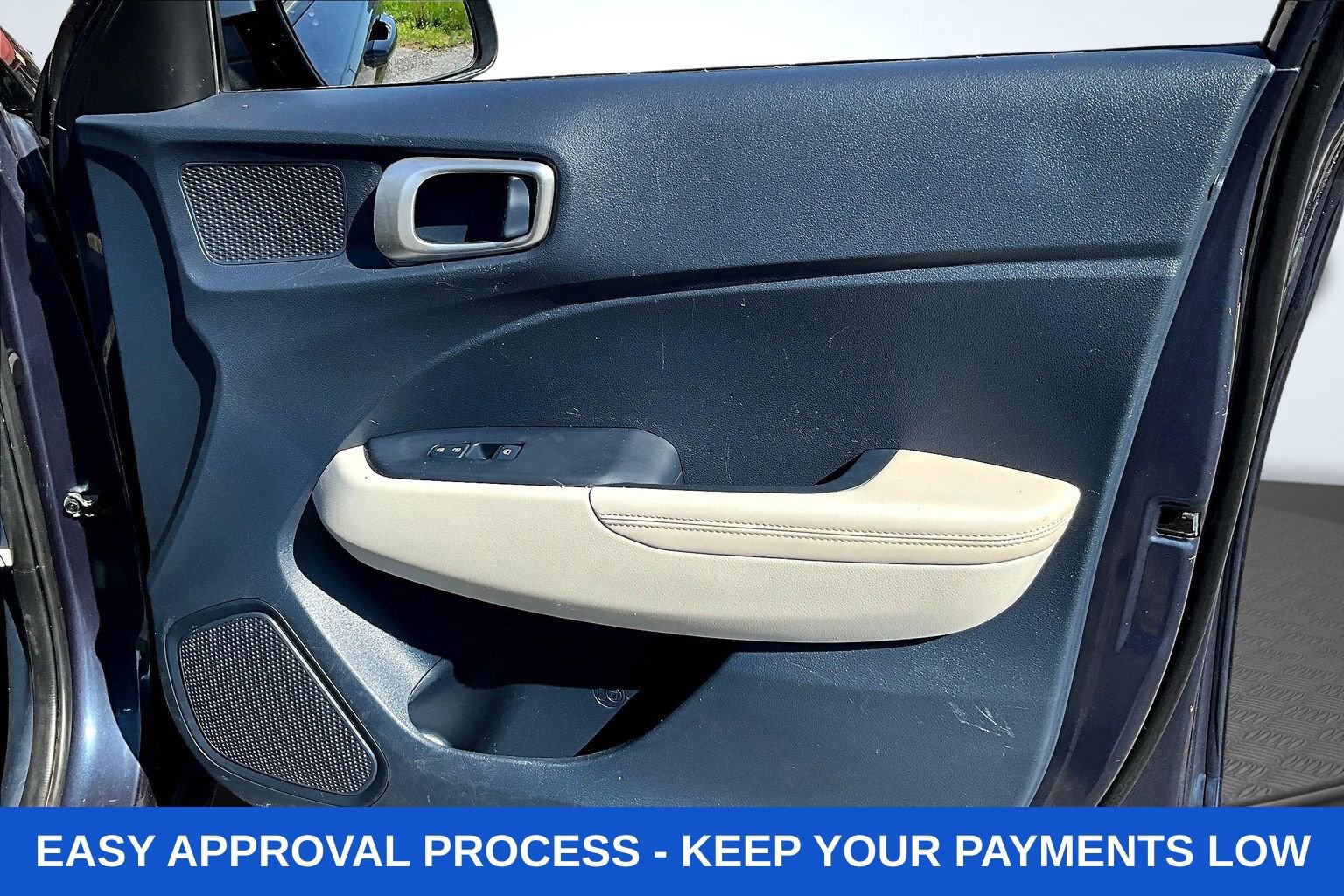 Used 2022 Hyundai Venue Limited FWD image 31