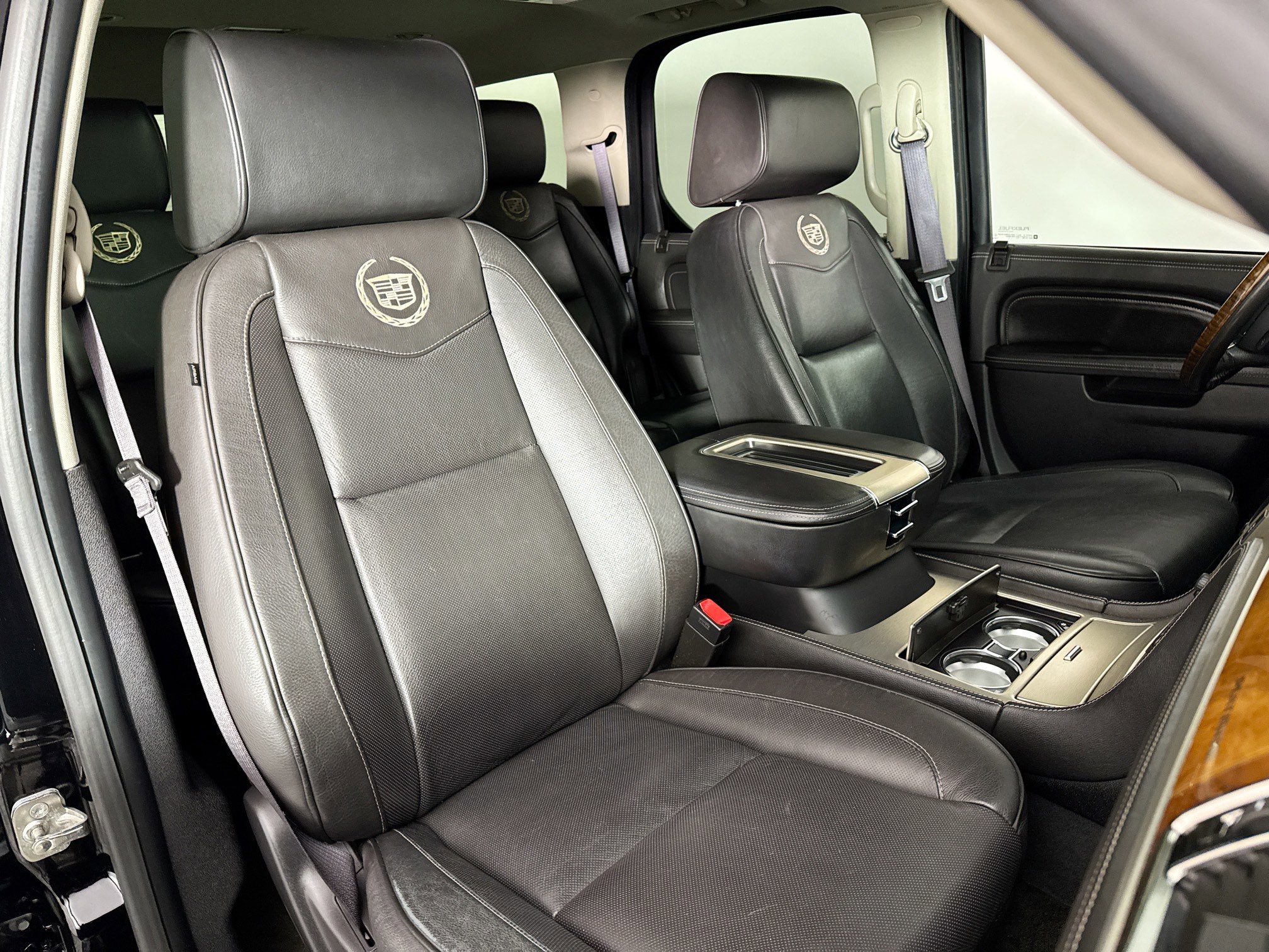 Used 2014 Cadillac Escalade Platinum image 33