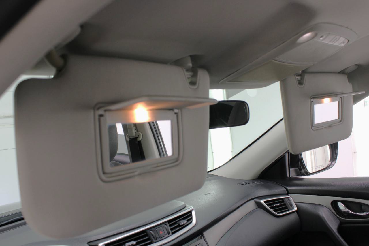 Used 2016 Nissan Rogue SV FWD image 61