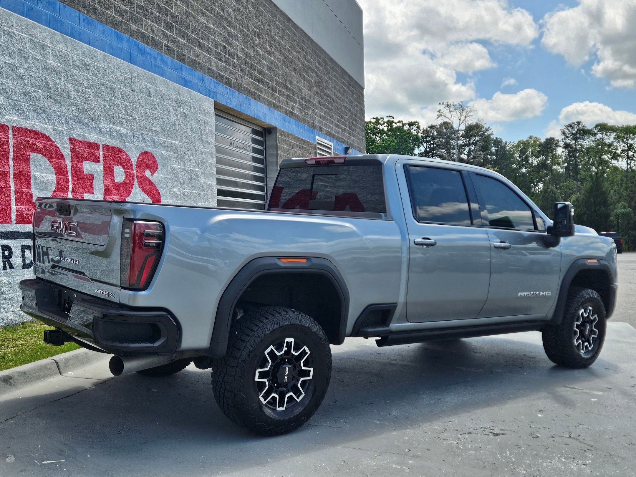 Used 2025 GMC Sierra 2500 AT4X AWD/4WD image 7
