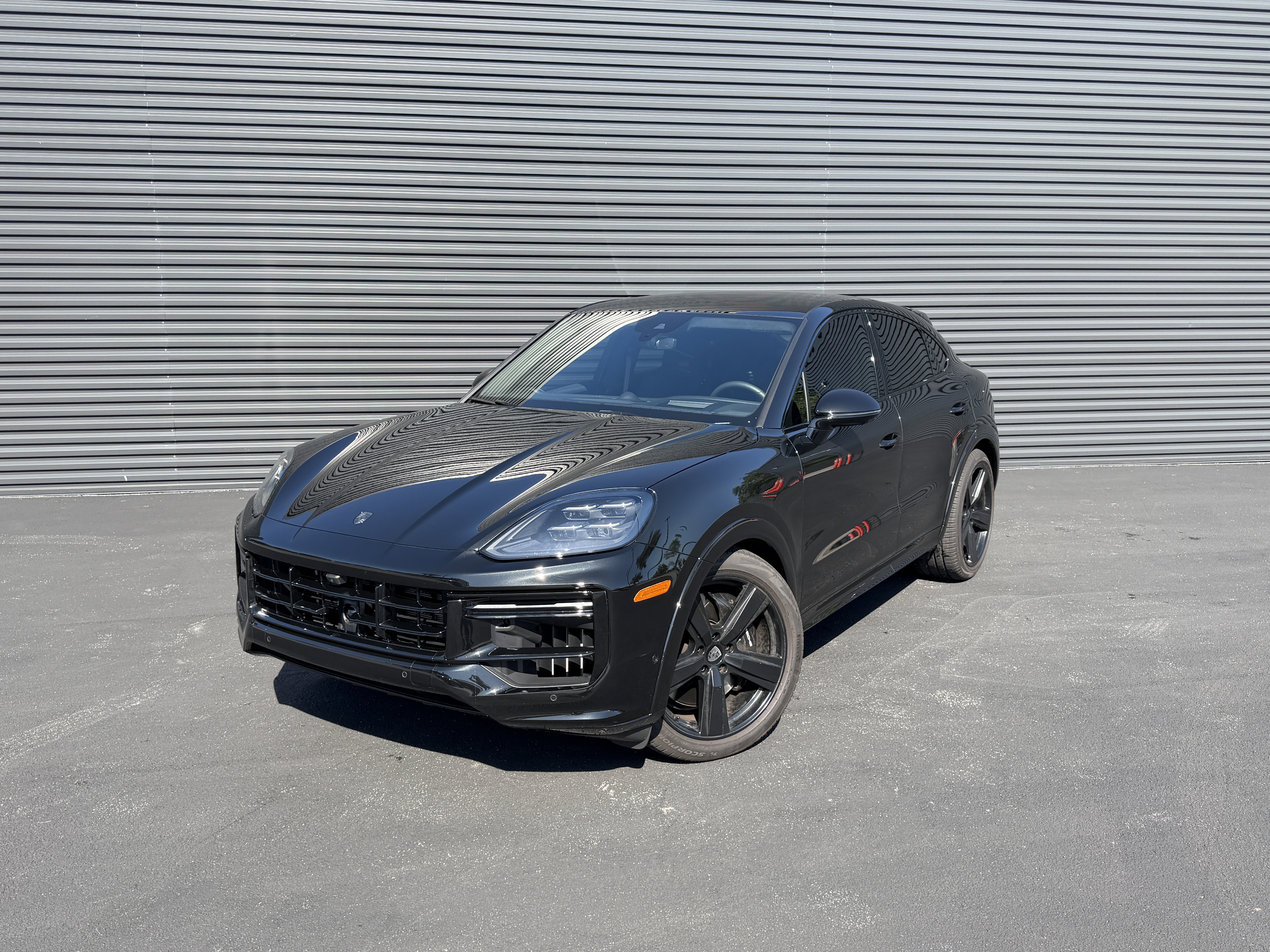 Used 2025 Porsche Cayenne Turbo image 1