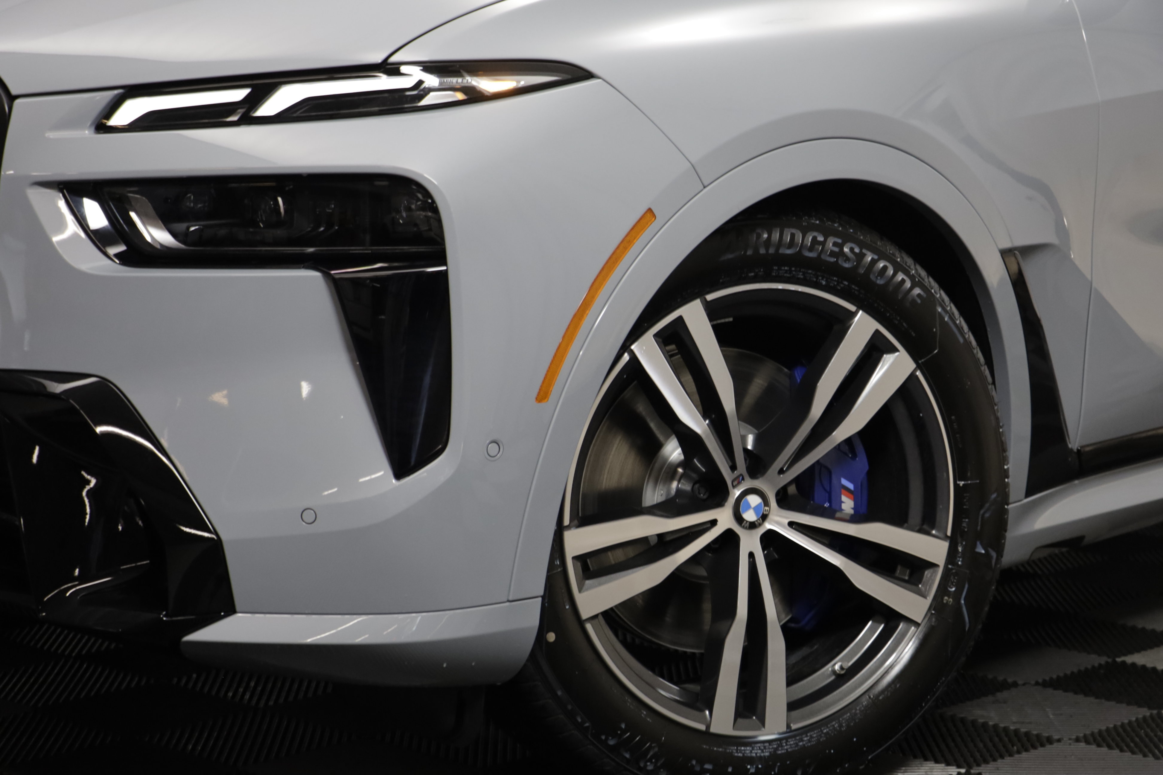 New 2027 BMW X7 xDrive40i w/ M Sport Package AWD/4WD image 4