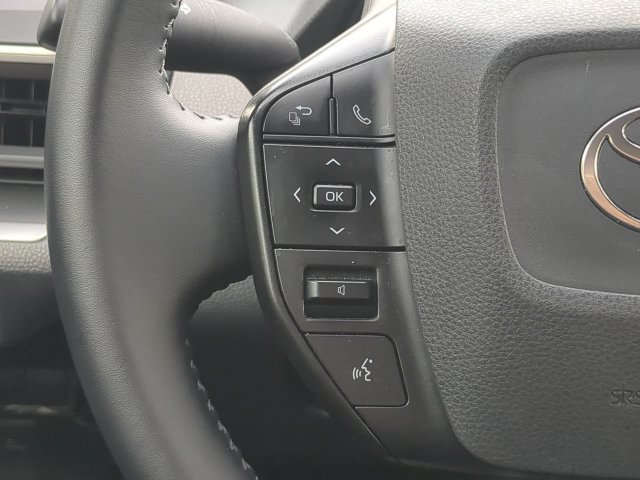 Used 2025 Toyota Prius LE FWD image 27