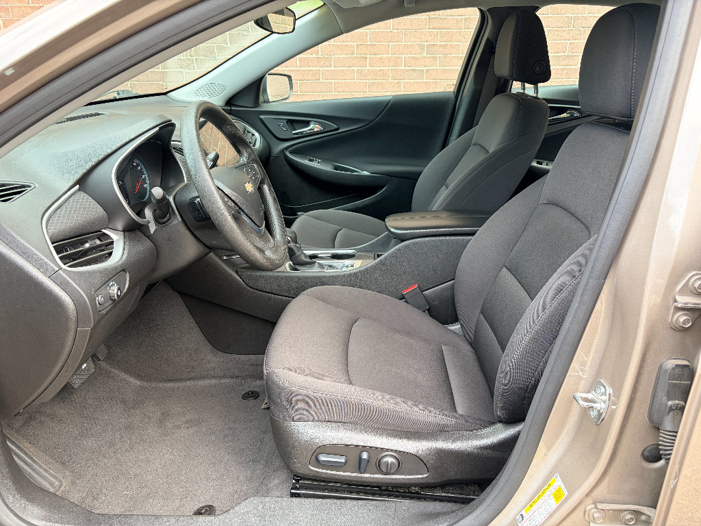 Used 2023 Chevrolet Malibu LT FWD image 11