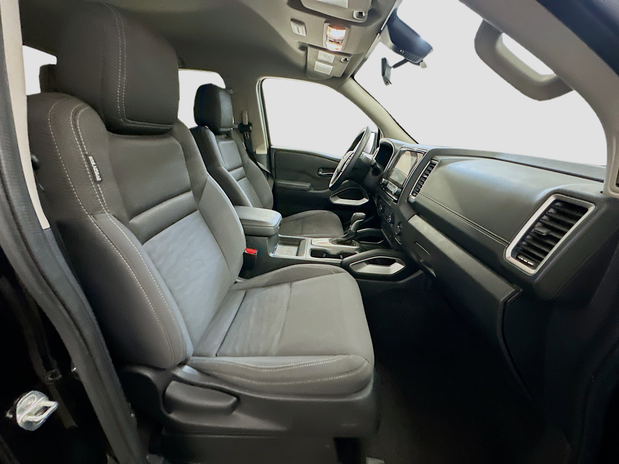 Used 2023 Nissan Frontier SV image 31