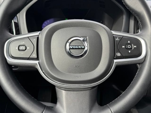 Used 2022 Volvo XC60 B5 Momentum w/ Climate Package AWD/4WD image 43