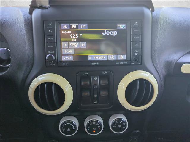 Used 2015 Jeep Wrangler Unlimited Rubicon w/ Connectivity Group AWD/4WD image 14