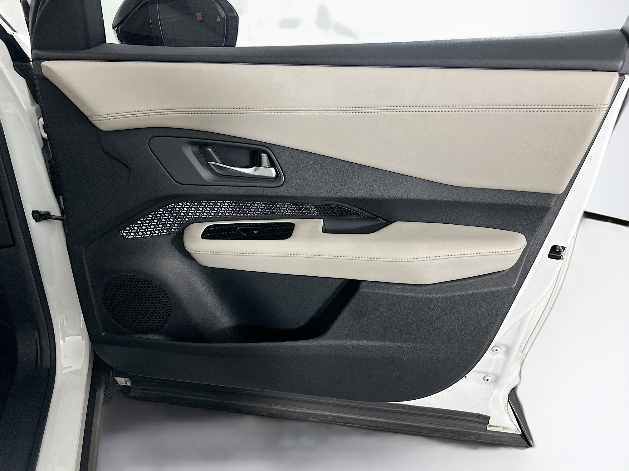 Used 2023 Nissan Ariya FWD image 31