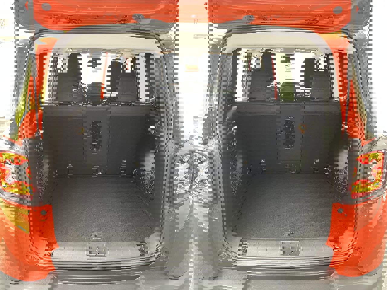 Used 2017 Jeep Renegade Latitude w/ Popular Equipment Group image 26