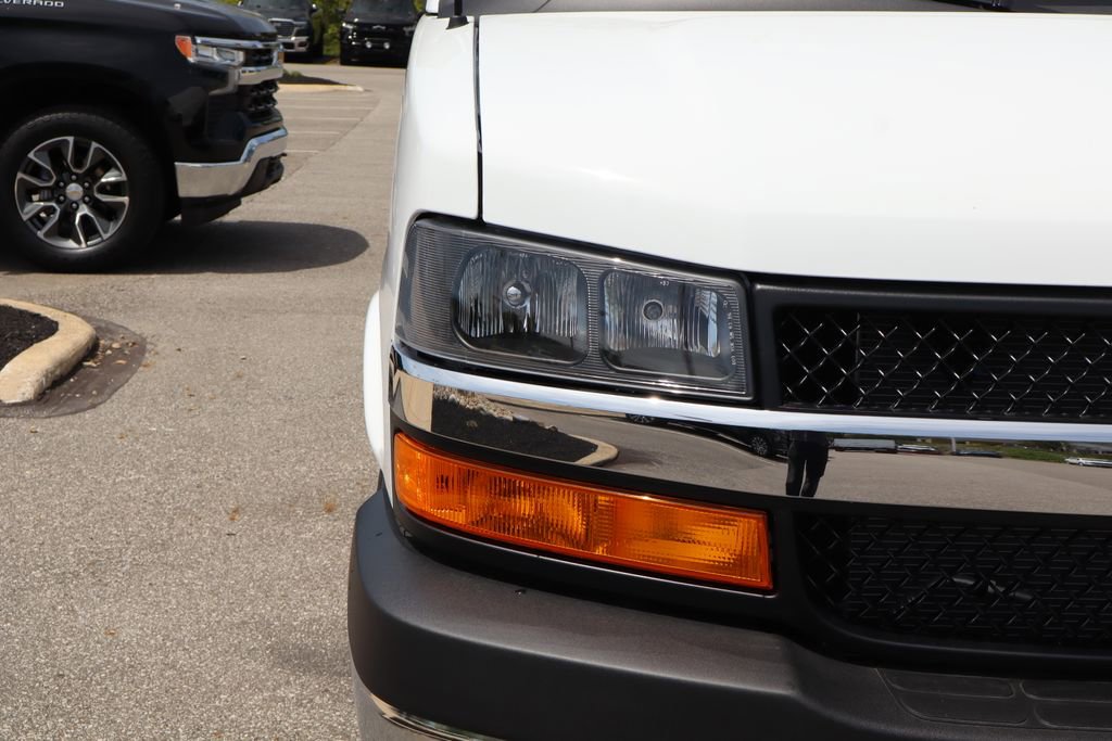New 2026 Chevrolet Express 2500 w/ Driver Convenience Package RWD video 3