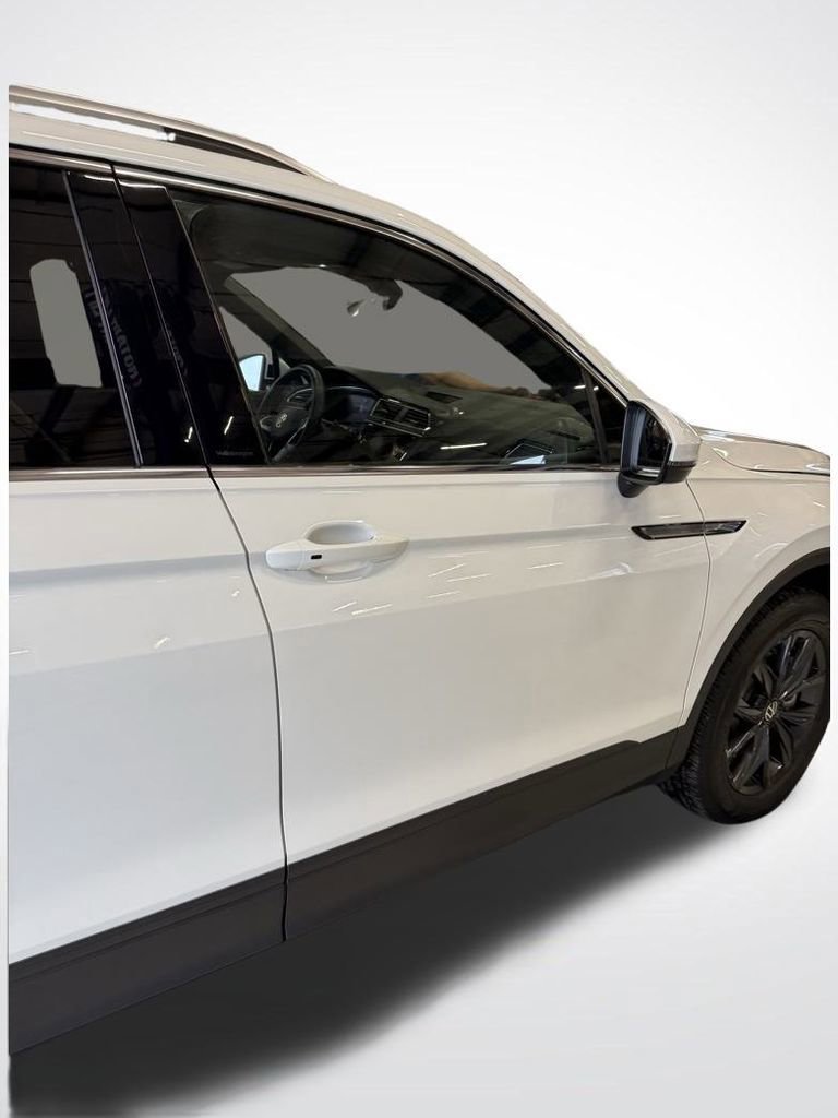 Used 2024 Volkswagen Tiguan SE image 65