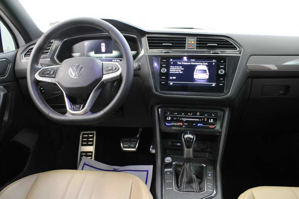 Used 2023 Volkswagen Tiguan SE R-Line FWD image 9