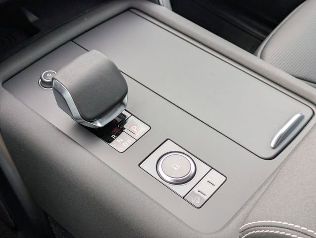 New 2026 Land Rover Discovery Limited Edition image 9