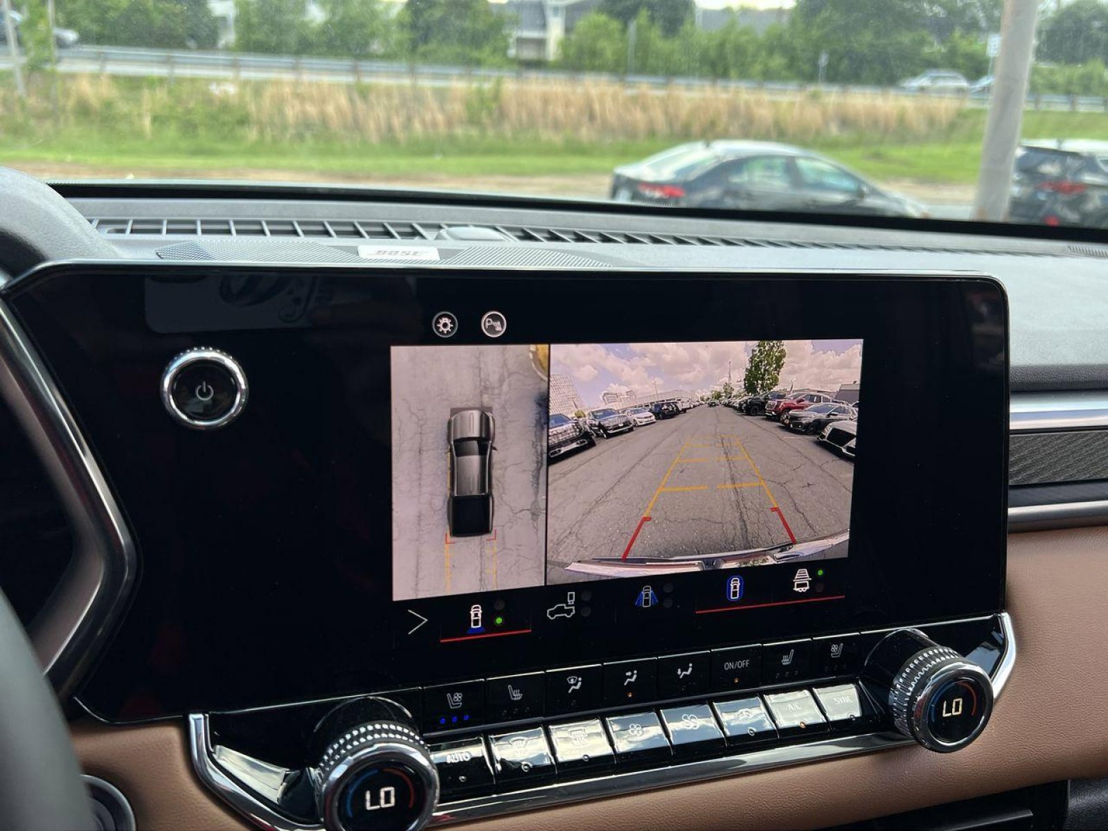 New 2025 GMC Canyon AT4 w/ Nightfall Edition image 14