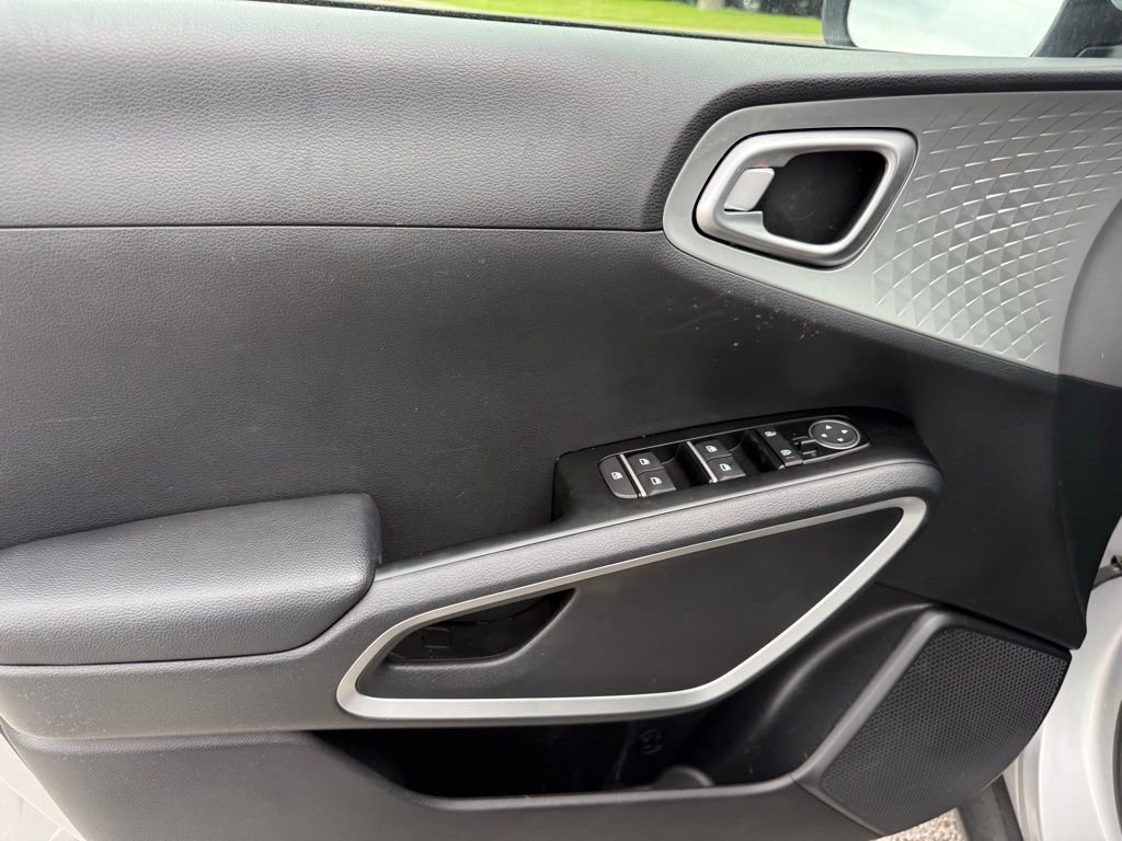 Used 2020 Kia Soul LX FWD image 10