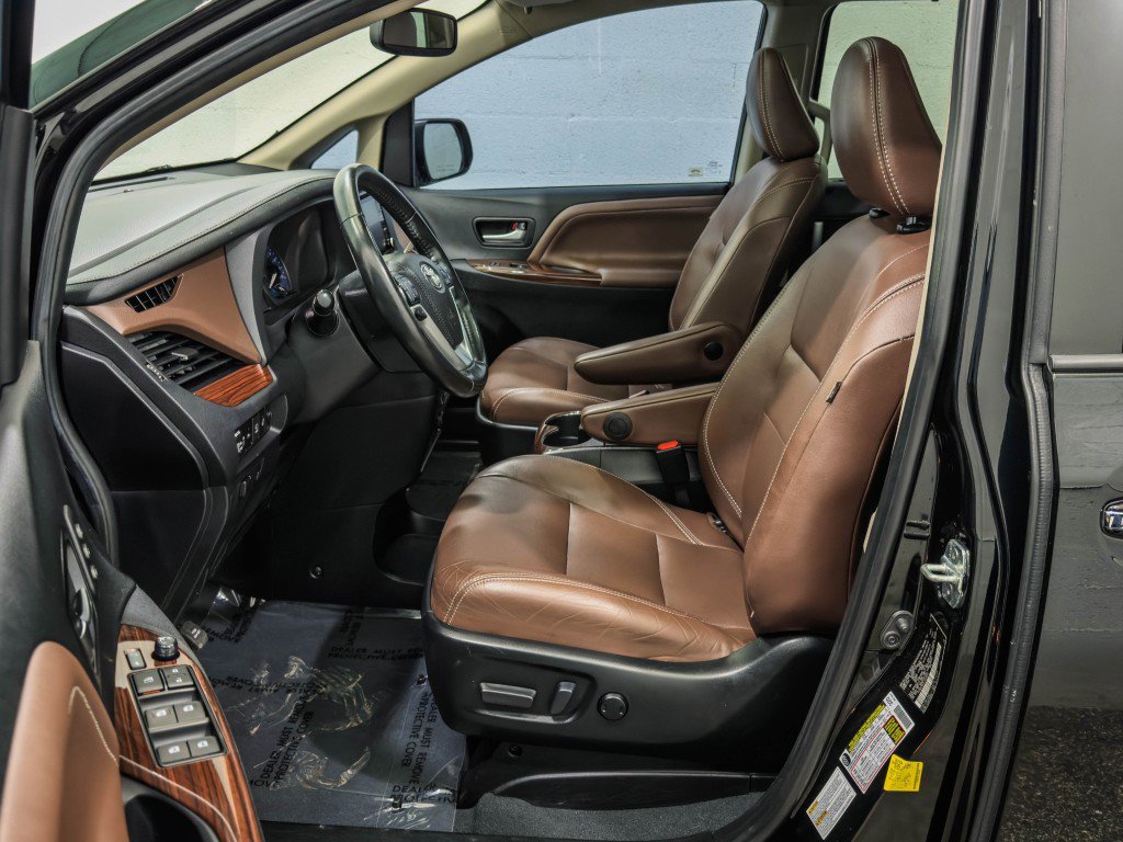 Used 2020 Toyota Sienna Limited Premium w/ Carpet Mat Package AWD/4WD image 12
