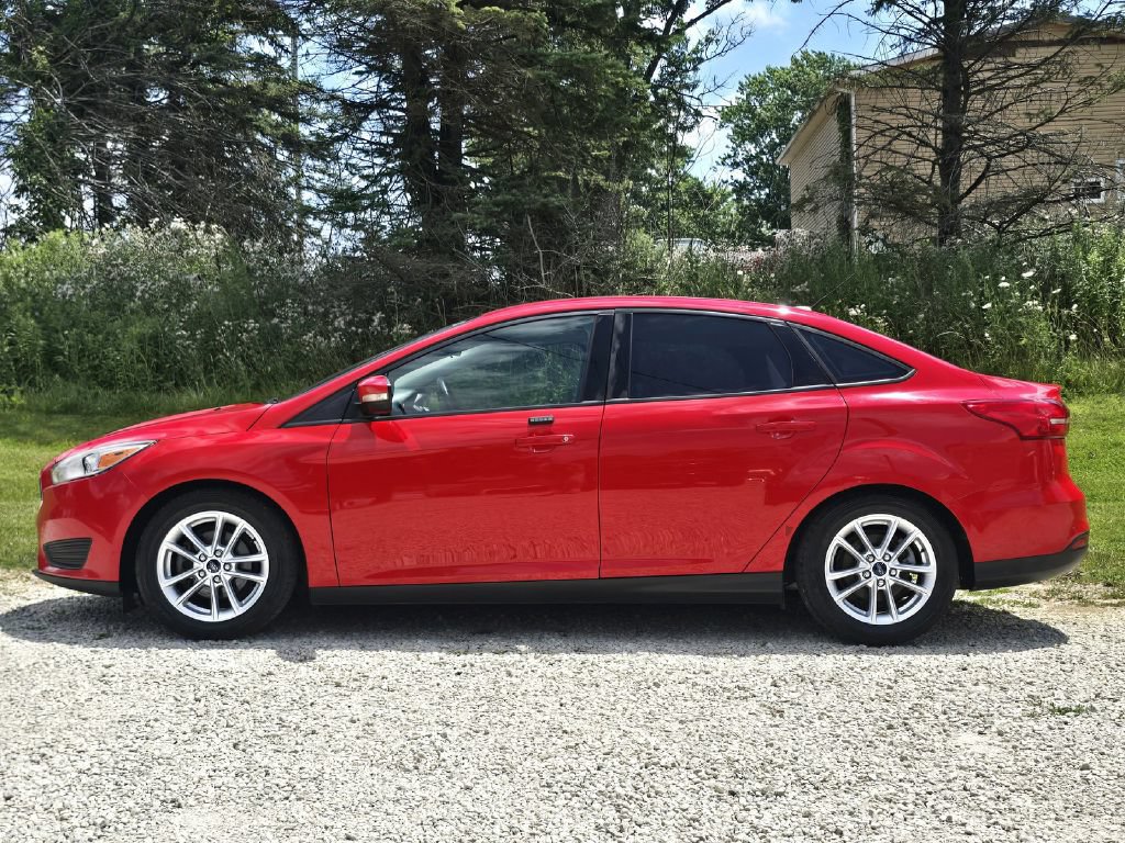 Used 2016 Ford Focus SE w/ SE Cold Weather Package FWD image 3