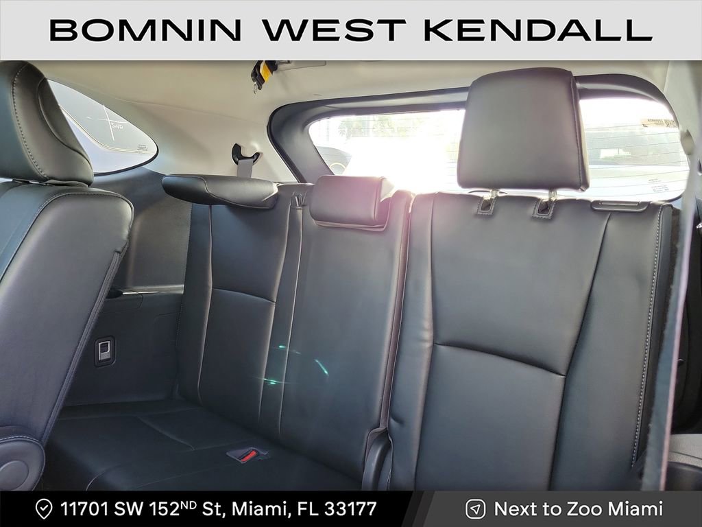 Used 2023 Toyota Highlander Limited image 12