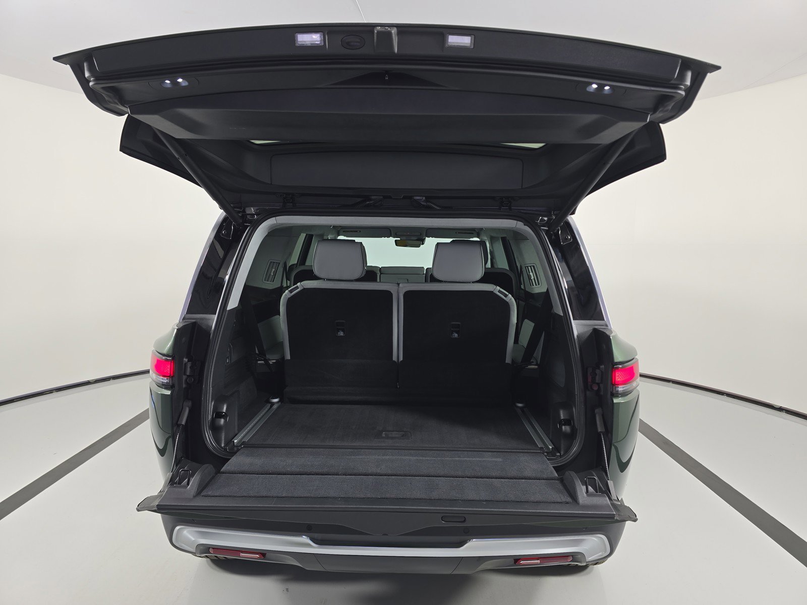 Used 2024 Rivian R1S Adventure AWD/4WD image 15