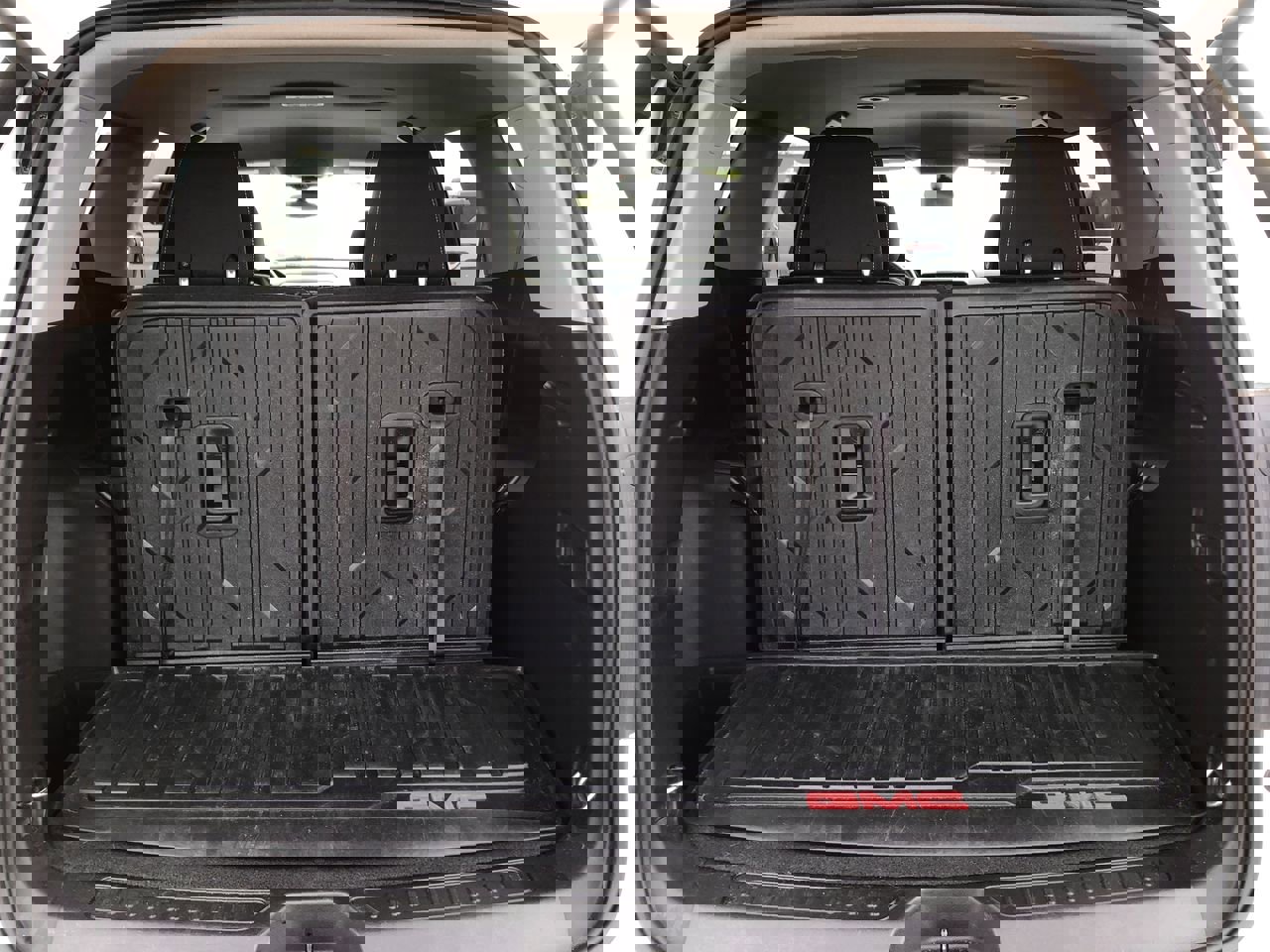 Used 2023 GMC Acadia SLE w/ Driver Convenience Package image 9