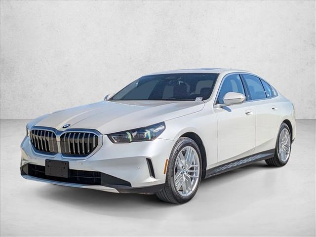 Used 2025 BMW 530i xDrive w/ Premium Package image 1