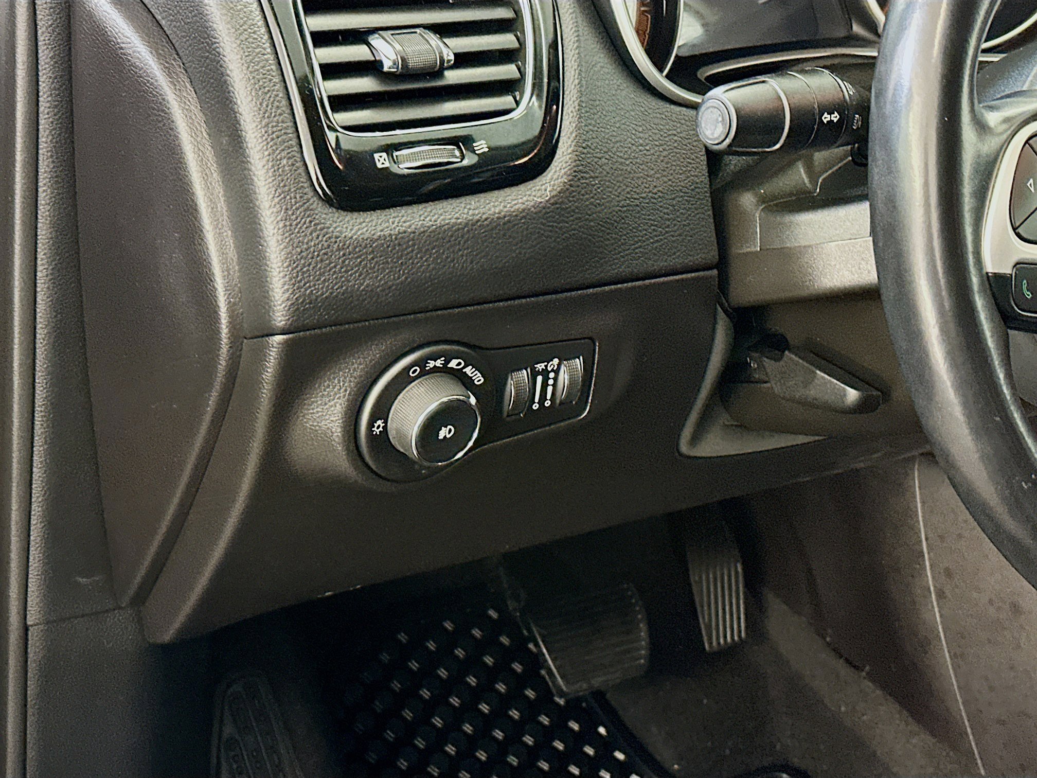 Used 2020 Jeep Compass Latitude image 17