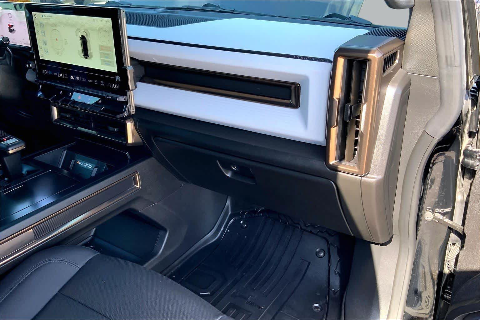 Used 2024 GMC Hummer EV 3X w/ LPO, Illumination Package AWD/4WD image 16