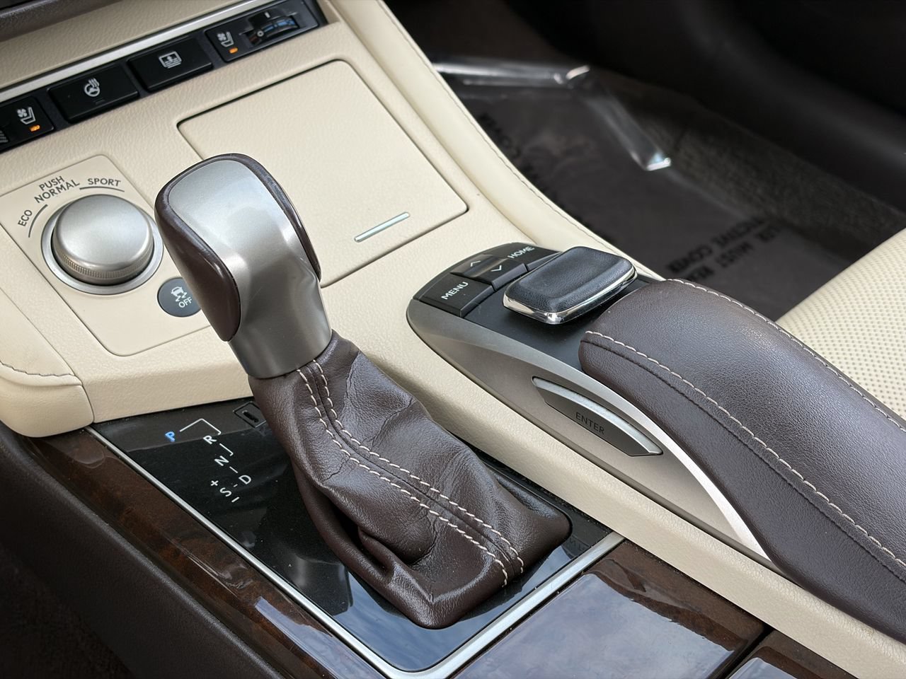 Used 2016 Lexus ES 350 w/ Luxury Package w/Wood Trim FWD image 29