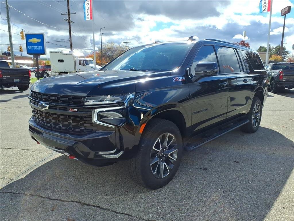 Used 2023 Chevrolet Suburban Z71 w/ Luxury Package image 3