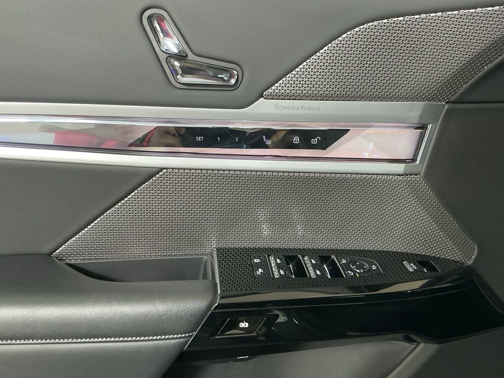 Certified 2023 BMW 740i image 19