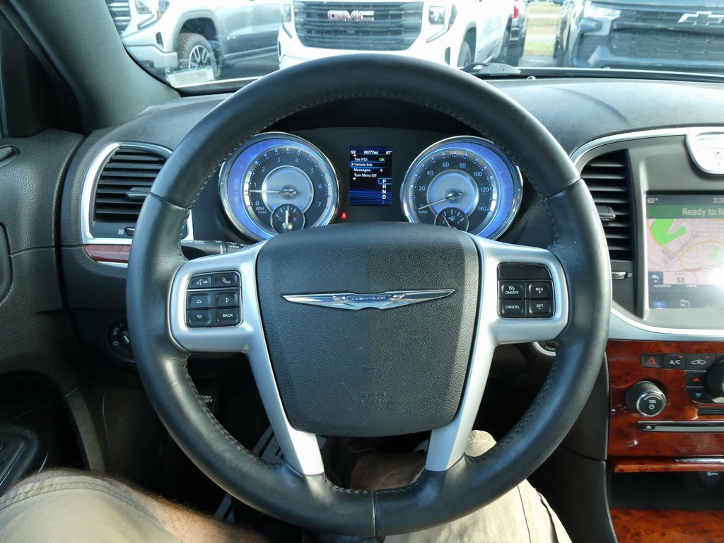 Used 2014 Chrysler 300 image 26