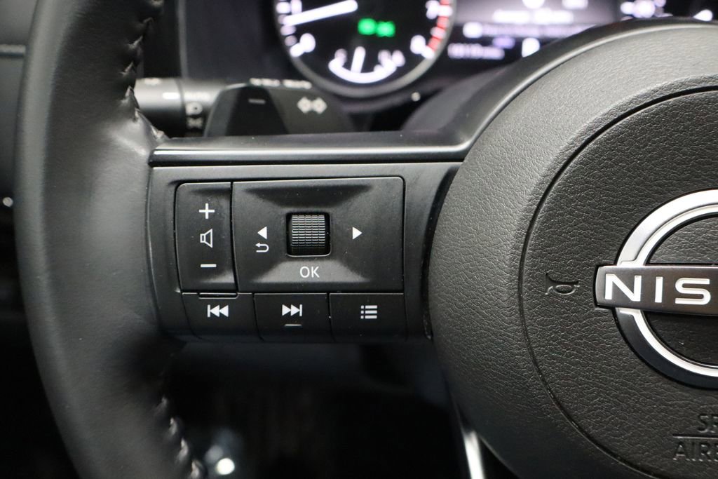 Used 2024 Nissan Pathfinder SV image 25