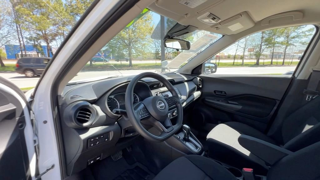Used 2023 Nissan Kicks S image 33