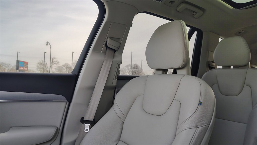 Used 2022 Volvo XC90 T5 Momentum w/ Climate Package image 23