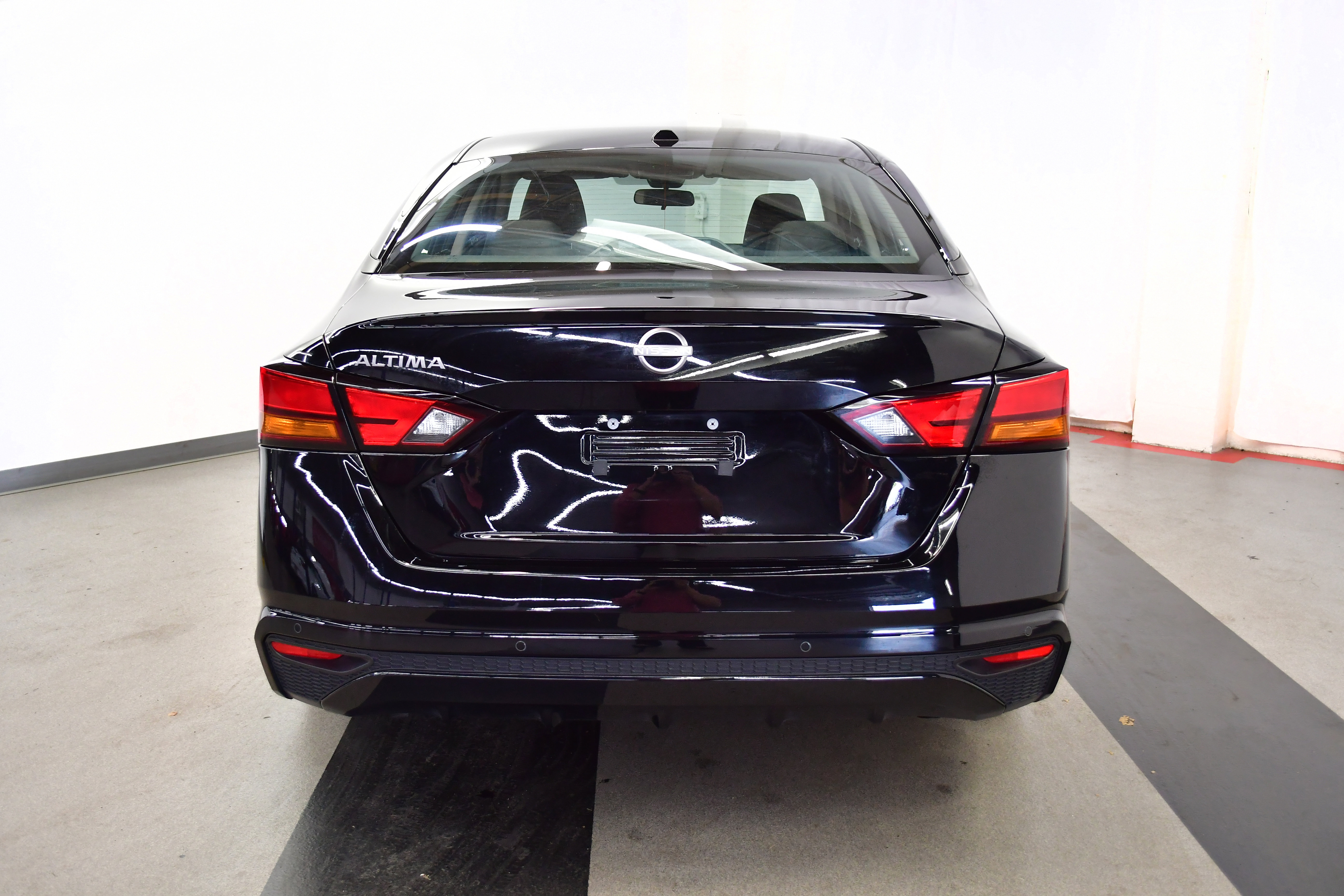 Used 2025 Nissan Altima 2.5 SV FWD image 6