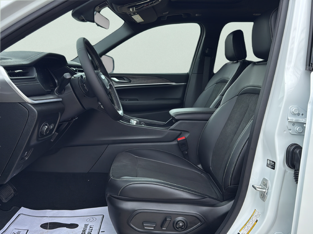 New 2026 Jeep Grand Cherokee Altitude AWD/4WD image 20