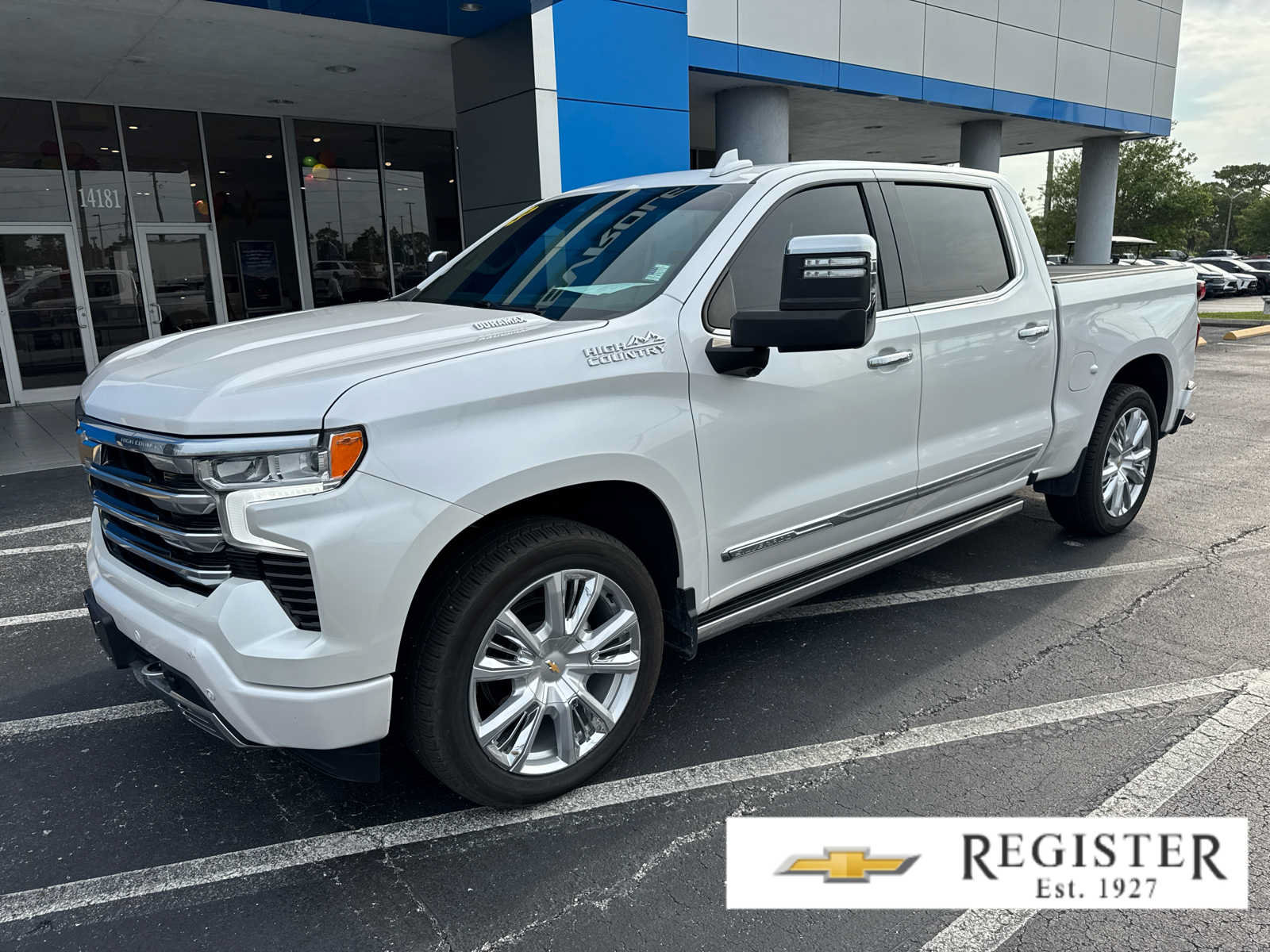 Used 2023 Chevrolet Silverado 1500 High Country w/ High Country Premium Package AWD/4WD image 1