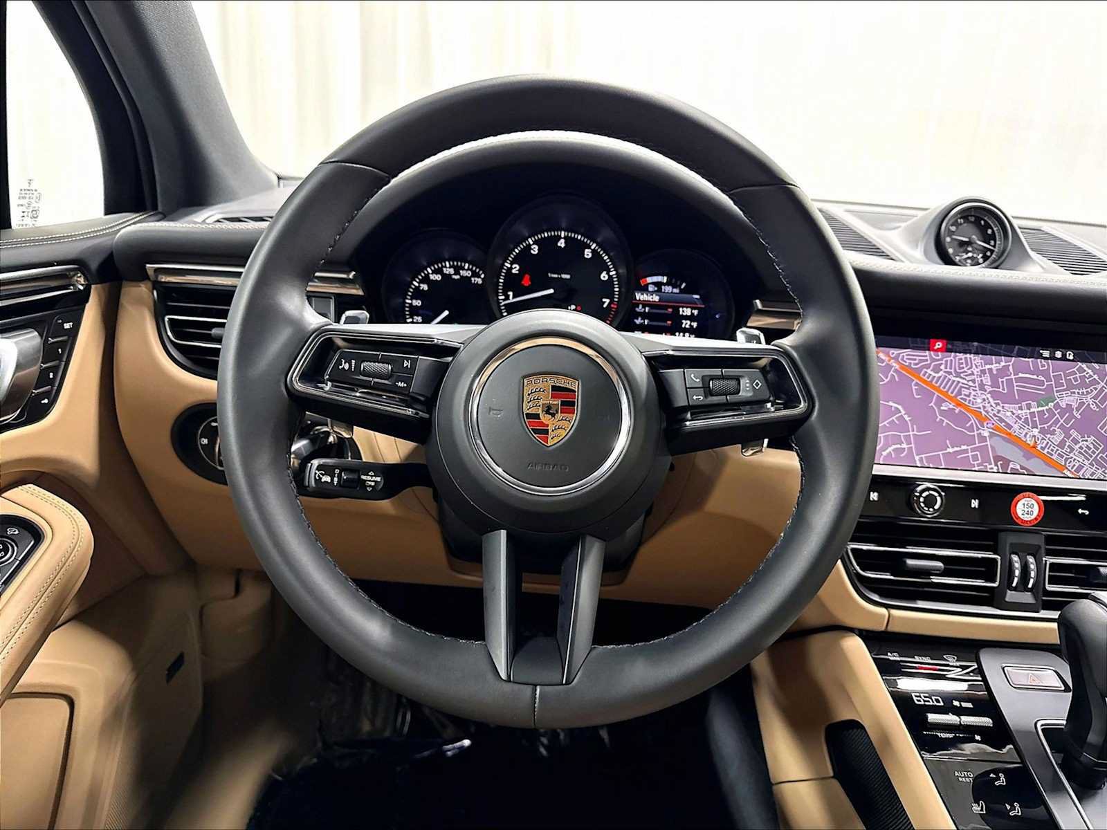 Used 2026 Porsche Macan AWD/4WD image 18