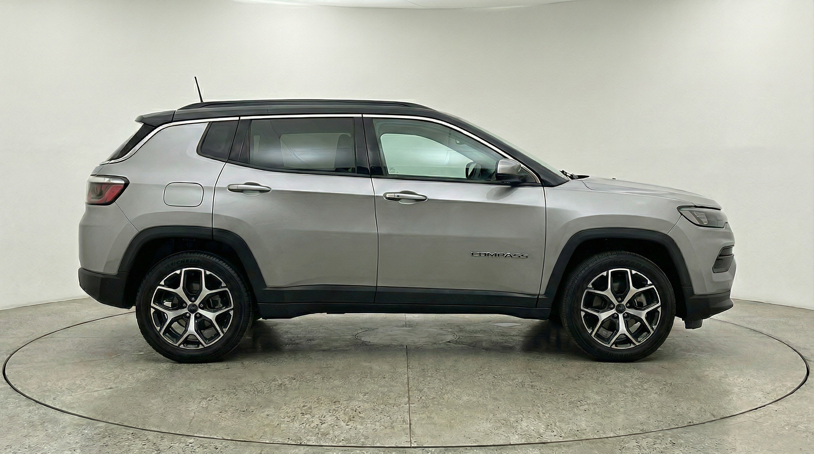 Used 2025 Jeep Compass Limited AWD/4WD image 11