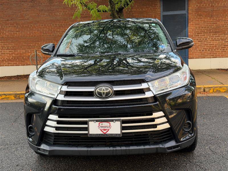 Used 2019 Toyota Highlander LE AWD/4WD image 3