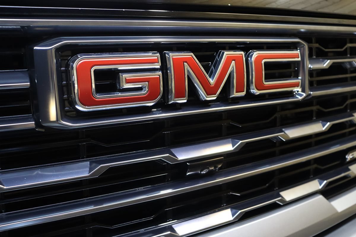 Used 2025 GMC Sierra 2500 AT4 w/ AT4 Preferred Package AWD/4WD image 18